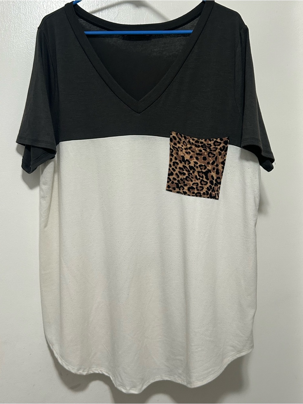 Shiela Rose Colorblock Leopard Pocket T-Shirt Plus Size 2X